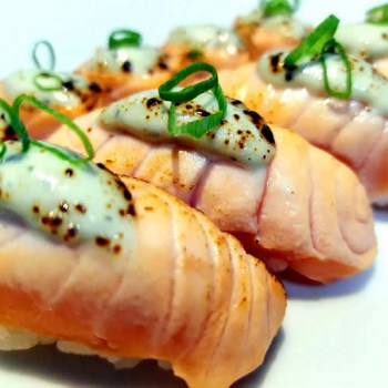 niguiri_salmao_selado_queijo_gorgonzola